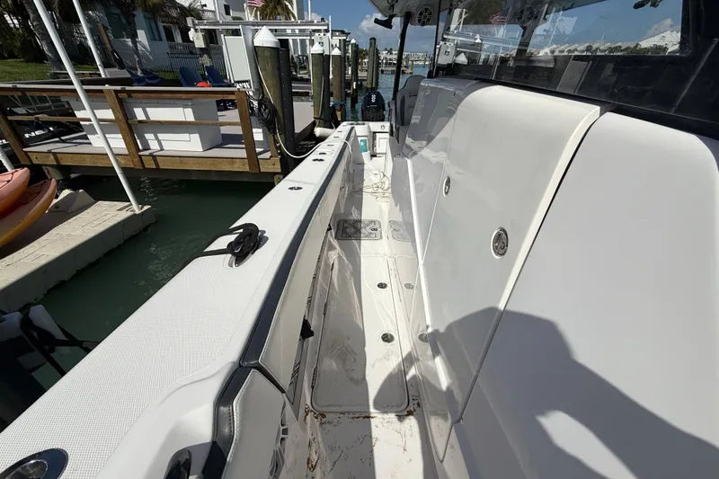  Yacht Photos Pics Streamline 45 boat docked, showcasing sleek design and spacious deck, 2020 model.