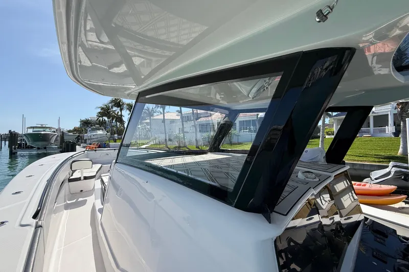  Yacht Photos Pics Streamline 45 boat, 2020 model, docked with sleek design and modern features.