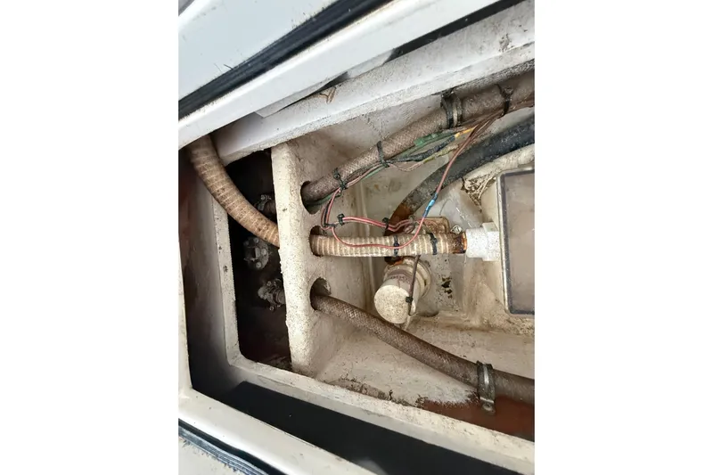  Yacht Photos Pics Streamline 45, 2020 model, internal wiring and components view.