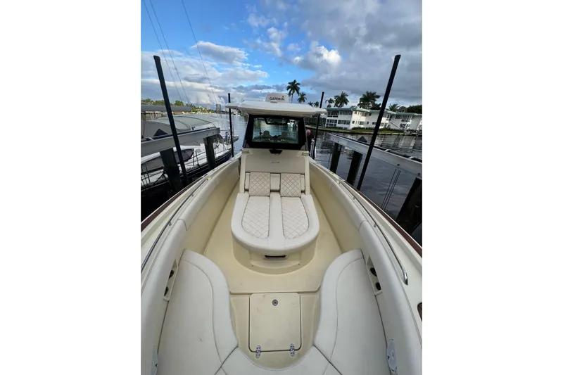 Para-dice Yacht Photos Pics 2023 Chris-Craft Catalina 30 boat interior with luxurious seating and waterfront view.