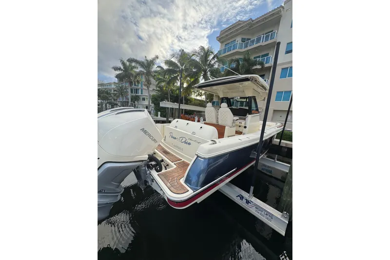 Para-dice Yacht Photos Pics 2023 Chris-Craft Catalina 30 docked, featuring Mercury engines and luxurious seating.