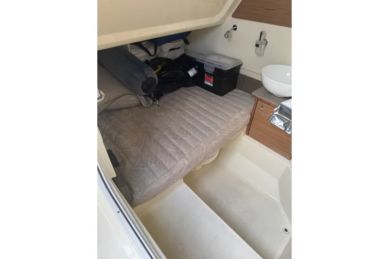 Para-dice Yacht Photos Pics Interior cabin of 2023 Chris-Craft Catalina 30 with bed and storage.
