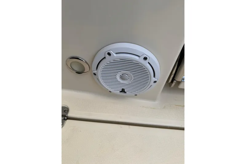Para-dice Yacht Photos Pics 2023 Chris-Craft Catalina 30 boat speaker and vent detail.