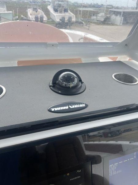 2022 Twin Vee 340 Center Console GFX