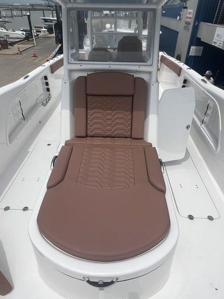 2022 Twin Vee 340 Center Console GFX