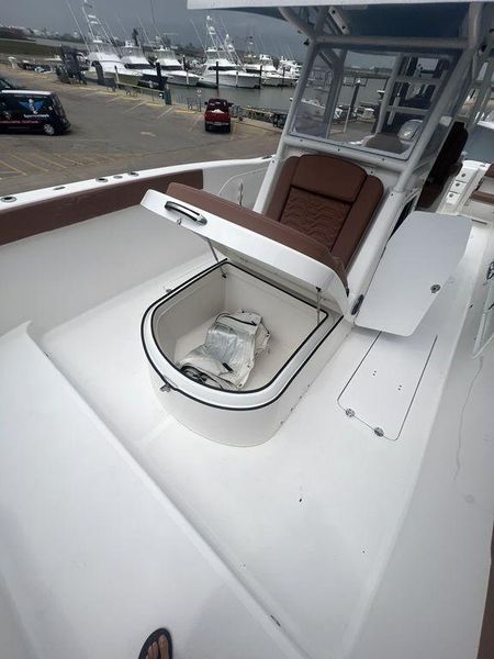 2022 Twin Vee 340 Center Console GFX