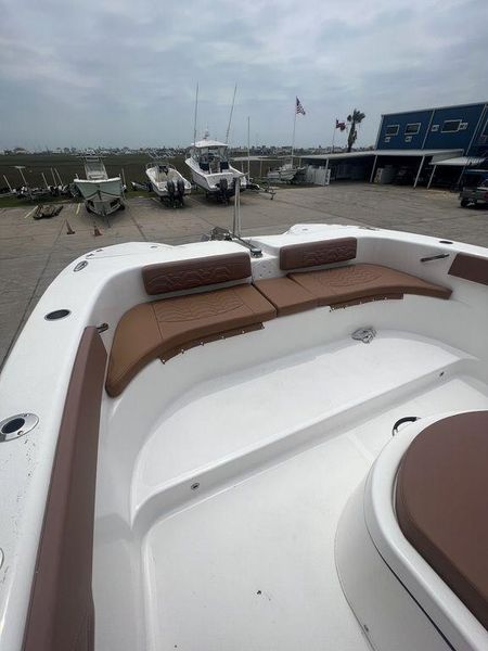 2022 Twin Vee 340 Center Console GFX