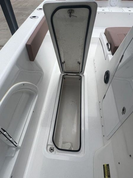 2022 Twin Vee 340 Center Console GFX