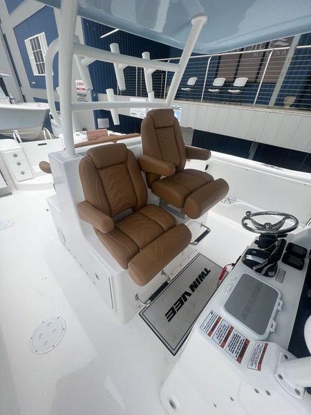 2022 Twin Vee 340 Center Console GFX