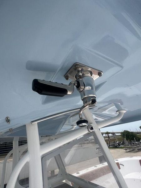 2022 Twin Vee 340 Center Console GFX