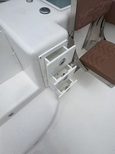 2022 Twin Vee 340 Center Console GFX