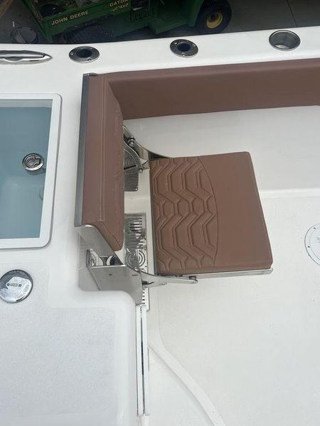 2022 Twin Vee 340 Center Console GFX