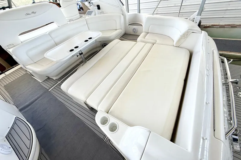Notorious Yacht Photos Pics 2003 Sea Ray 460 Sundancer yacht interior with white seating and table.