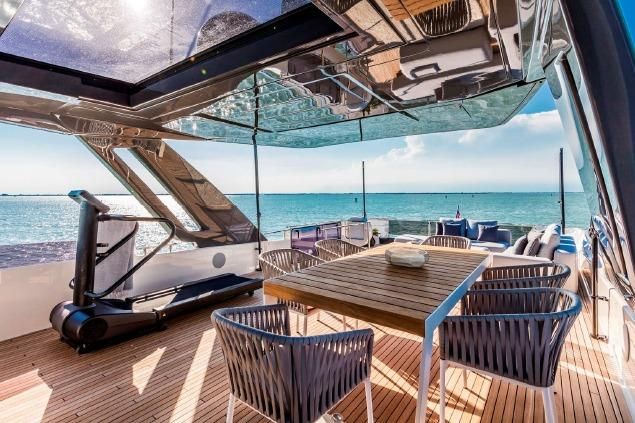 2017 Ferretti Yachts 85 