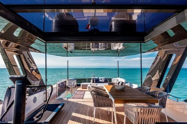 2017 Ferretti Yachts 85 