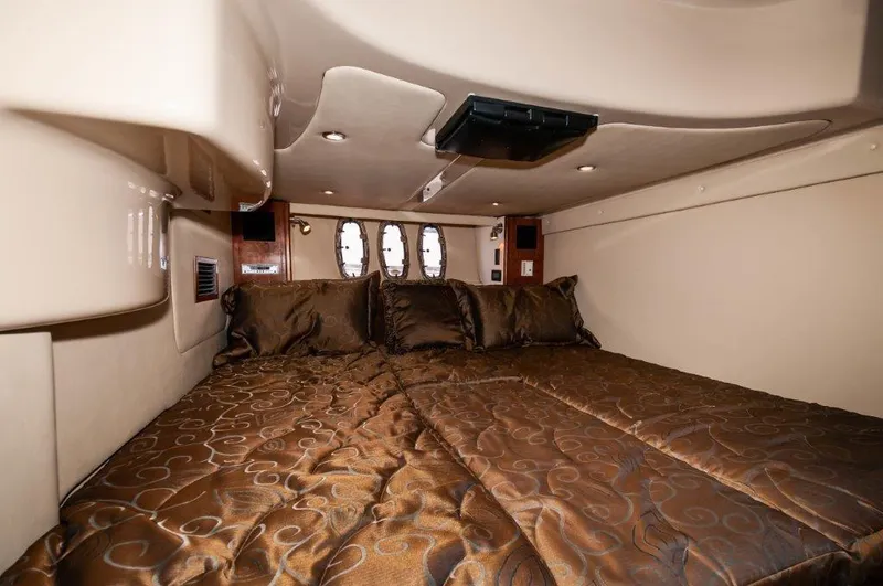 Knot Fair Yacht Photos Pics 2006 47 Cruisers Yachts SS - Guest Stateroom