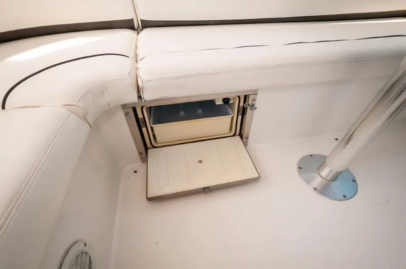 Knot Fair Yacht Photos Pics 2006 47 Cruisers Yachts SS - Flybridge