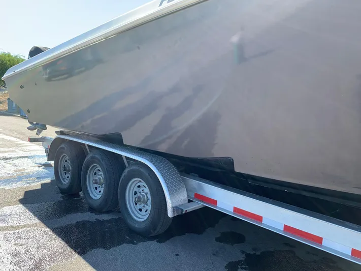 Shaka Yacht Photos Pics 2002 Fountain 38 CC Tournament Edition boat on a triple-axle trailer.