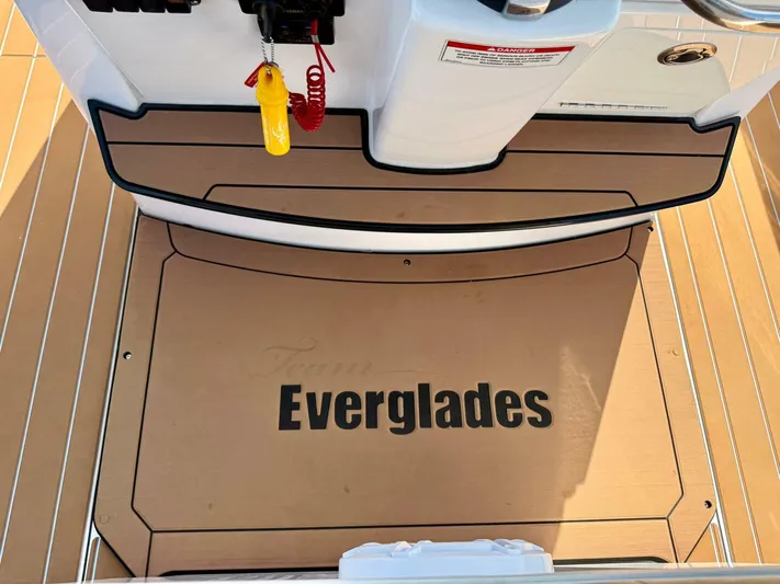  Yacht Photos Pics 2022 Everglades 273cc - Image 19