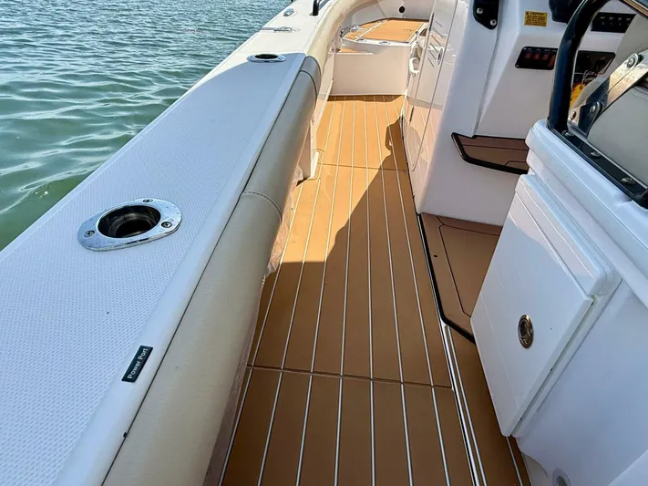  Yacht Photos Pics 2022 Everglades 273cc - Image 30