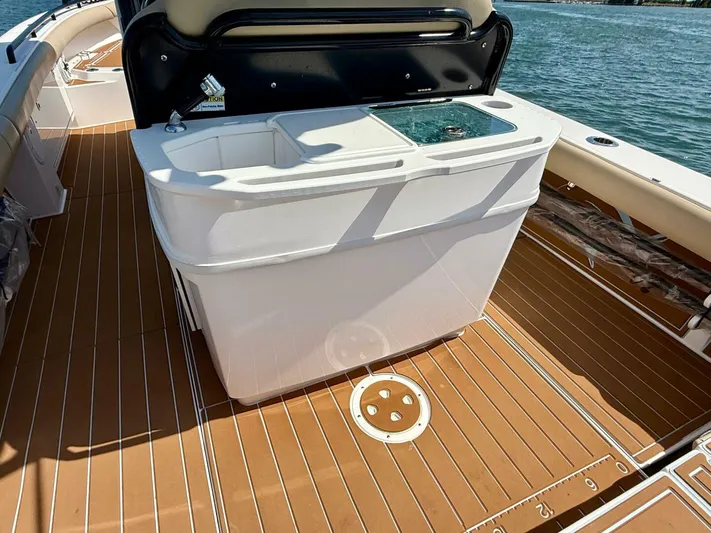  Yacht Photos Pics 2022 Everglades 273cc - Image 14