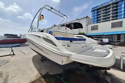Sea Ray 240 Sundeck