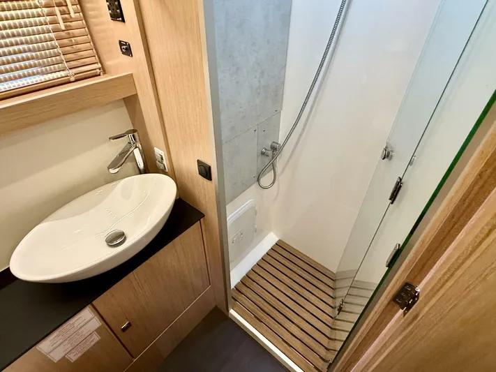  Yacht Photos Pics 2022 Bavaria Sr41 - Image 31