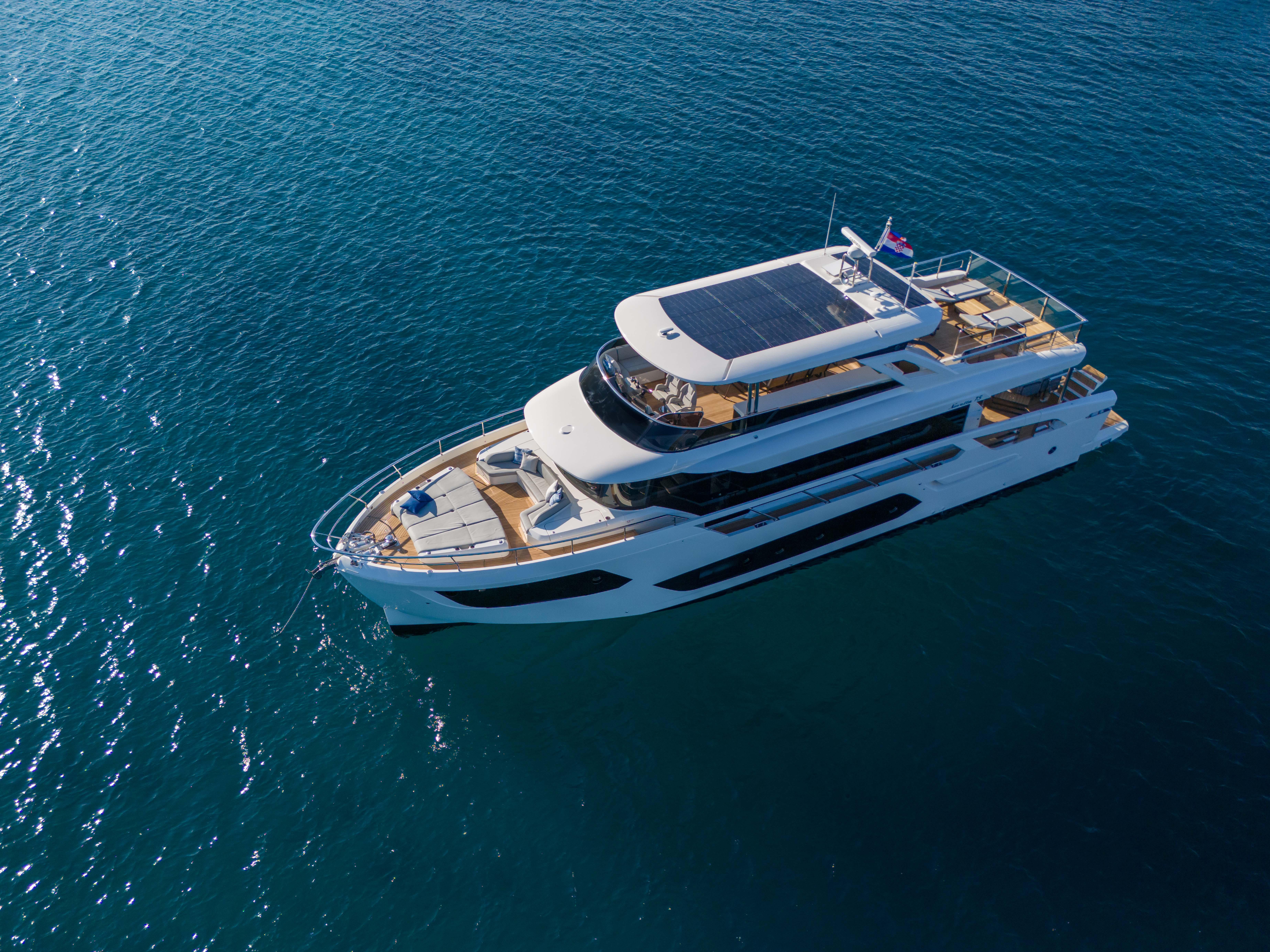 2024 Absolute NAVETTA 75 yacht cruising on open blue waters.