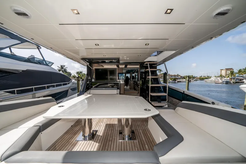  Yacht Photos Pics 2019-Galeon-640-Fly-MarineMax-Yacht-Center