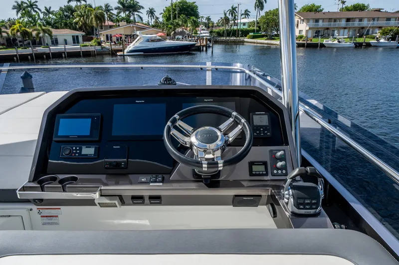  Yacht Photos Pics 2019-Galeon-640-Fly-MarineMax-Yacht-Center