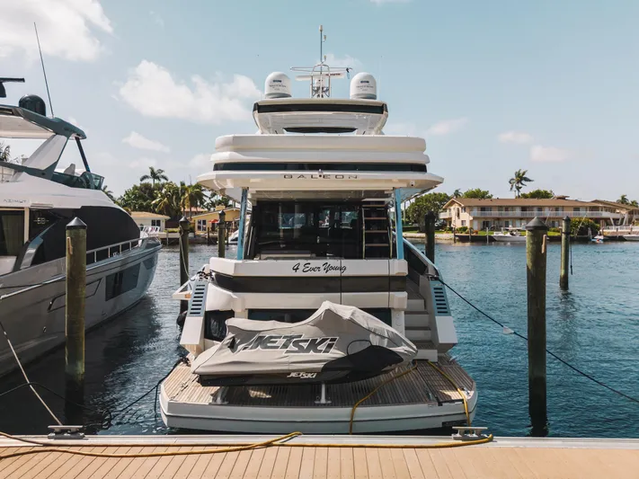  Yacht Photos Pics 2019-Galeon-640-Fly-MarineMax-Yacht-Center