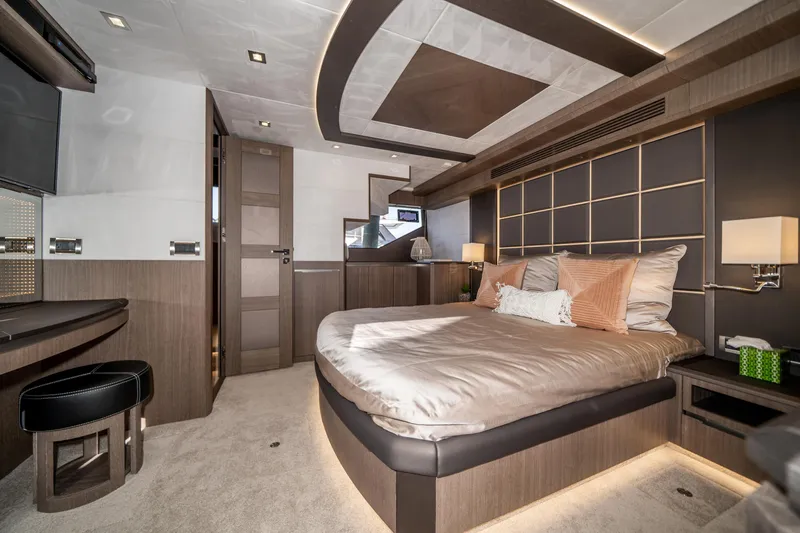  Yacht Photos Pics 2019-Galeon-640-Fly-MarineMax-Yacht-Center