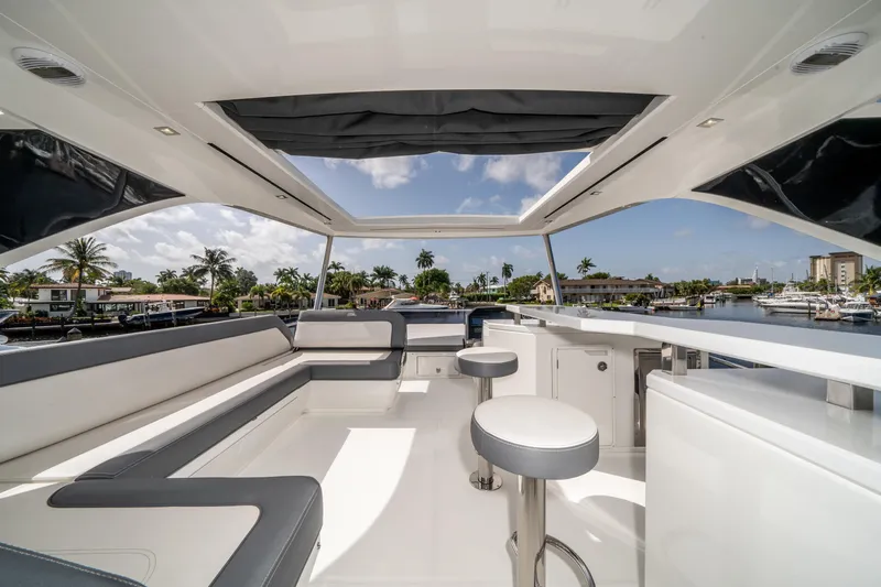  Yacht Photos Pics 2019-Galeon-640-Fly-MarineMax-Yacht-Center