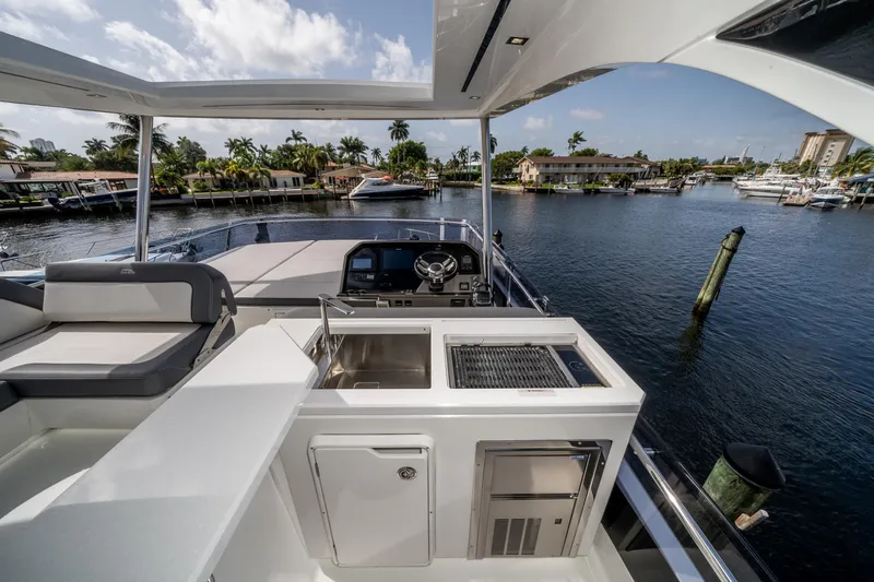  Yacht Photos Pics 2019-Galeon-640-Fly-MarineMax-Yacht-Center