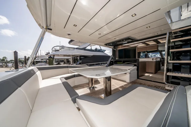  Yacht Photos Pics 2019-Galeon-640-Fly-MarineMax-Yacht-Center