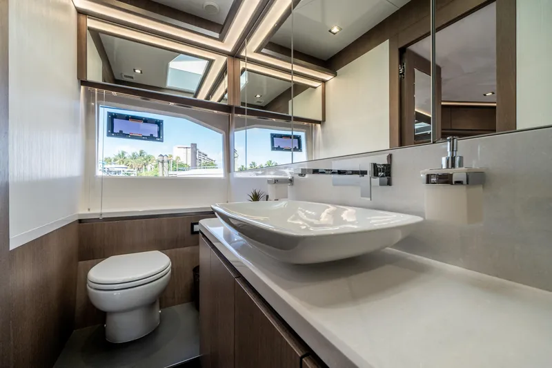  Yacht Photos Pics 2019-Galeon-640-Fly-MarineMax-Yacht-Center