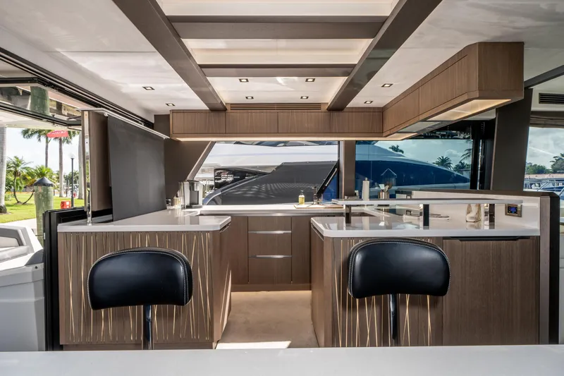  Yacht Photos Pics 2019-Galeon-640-Fly-MarineMax-Yacht-Center