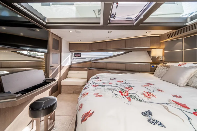  Yacht Photos Pics 2019-Galeon-640-Fly-MarineMax-Yacht-Center