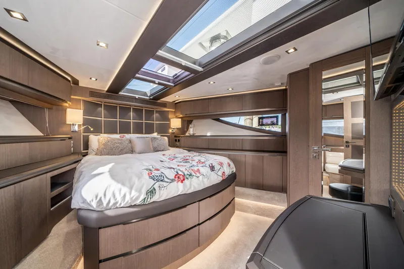  Yacht Photos Pics 2019-Galeon-640-Fly-MarineMax-Yacht-Center
