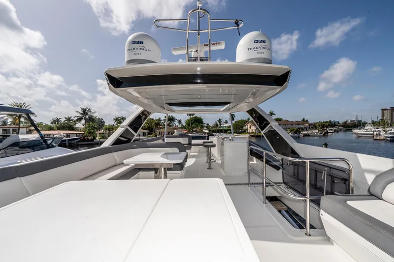  Yacht Photos Pics 2019-Galeon-640-Fly-MarineMax-Yacht-Center