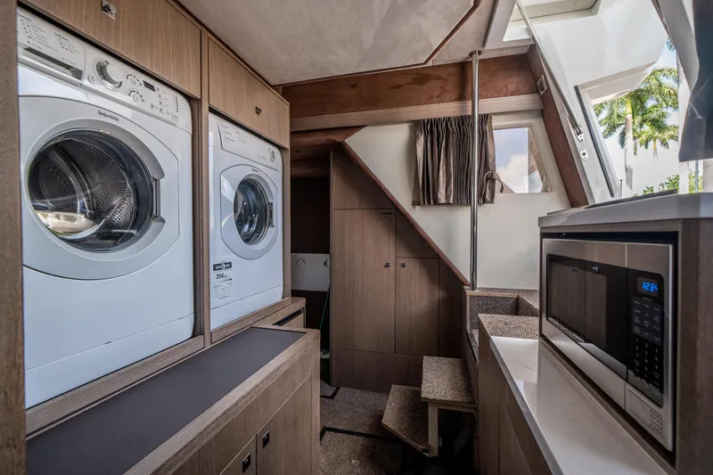  Yacht Photos Pics 2019-Galeon-640-Fly-MarineMax-Yacht-Center