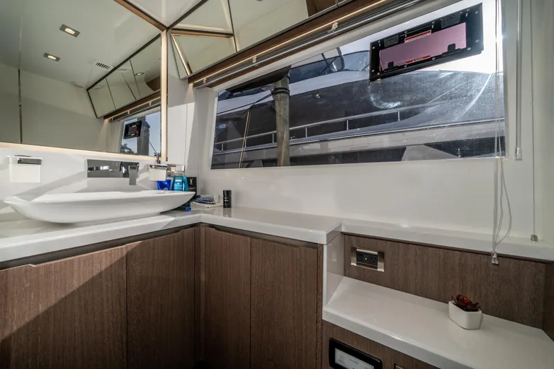  Yacht Photos Pics 2019-Galeon-640-Fly-MarineMax-Yacht-Center