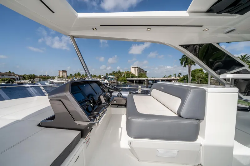  Yacht Photos Pics 2019-Galeon-640-Fly-MarineMax-Yacht-Center