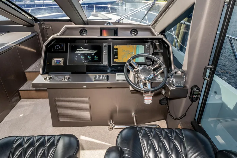  Yacht Photos Pics 2019-Galeon-640-Fly-MarineMax-Yacht-Center