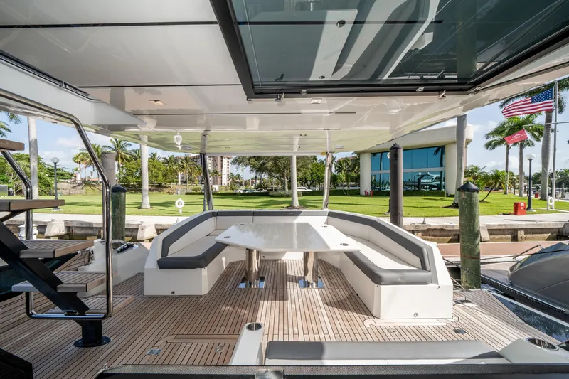  Yacht Photos Pics 2019-Galeon-640-Fly-MarineMax-Yacht-Center