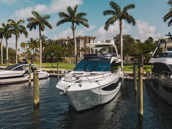  Yacht Photos Pics 2019-Galeon-640-Fly-MarineMax-Yacht-Center
