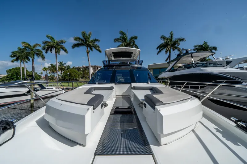  Yacht Photos Pics 2019-Galeon-640-Fly-MarineMax-Yacht-Center