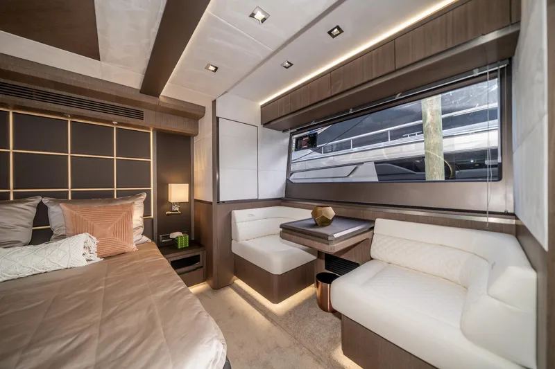  Yacht Photos Pics 2019-Galeon-640-Fly-MarineMax-Yacht-Center