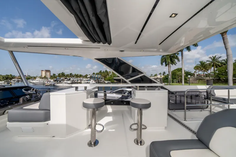  Yacht Photos Pics 2019-Galeon-640-Fly-MarineMax-Yacht-Center
