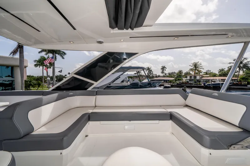  Yacht Photos Pics 2019-Galeon-640-Fly-MarineMax-Yacht-Center